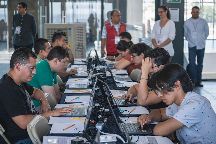 Aspirantes a la UNAM durante la aplicación del examen de control en Tijuana, Baja California, el 16 de agosto de 2026.