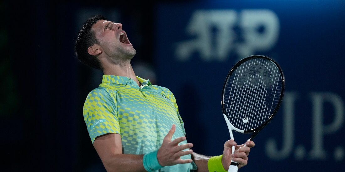 El serbio Novak Djokovic reacciona después de perder un punto en contra de Daniil Medvedev, durante la semifinal del Duty Free Tennis Championships