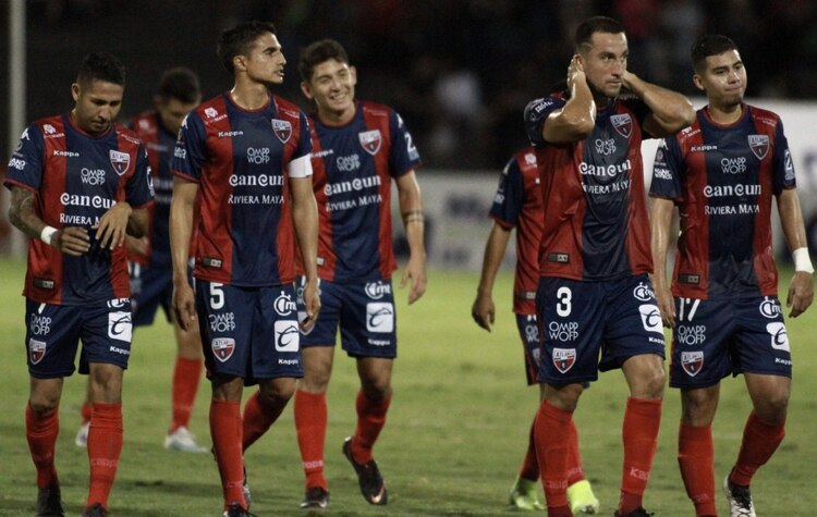 Jugadores del Atlante durante un juego del Clausura 2020 en el Ascenso MX.