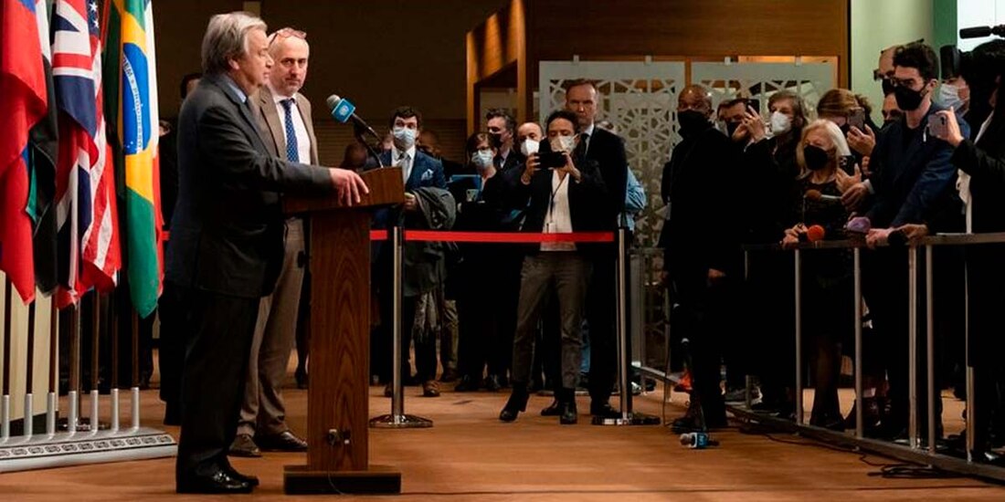 António Guterres en conferencia de prensa con representantes de los medios de comunicación