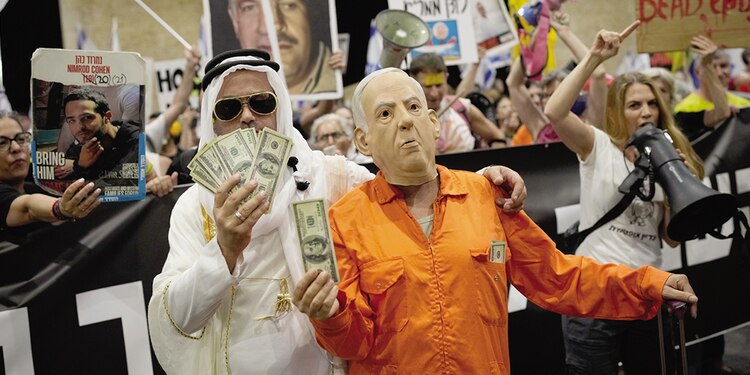 Más de 2 mil personas se manifestaron en NY, ayer, contra el líder hebreo.