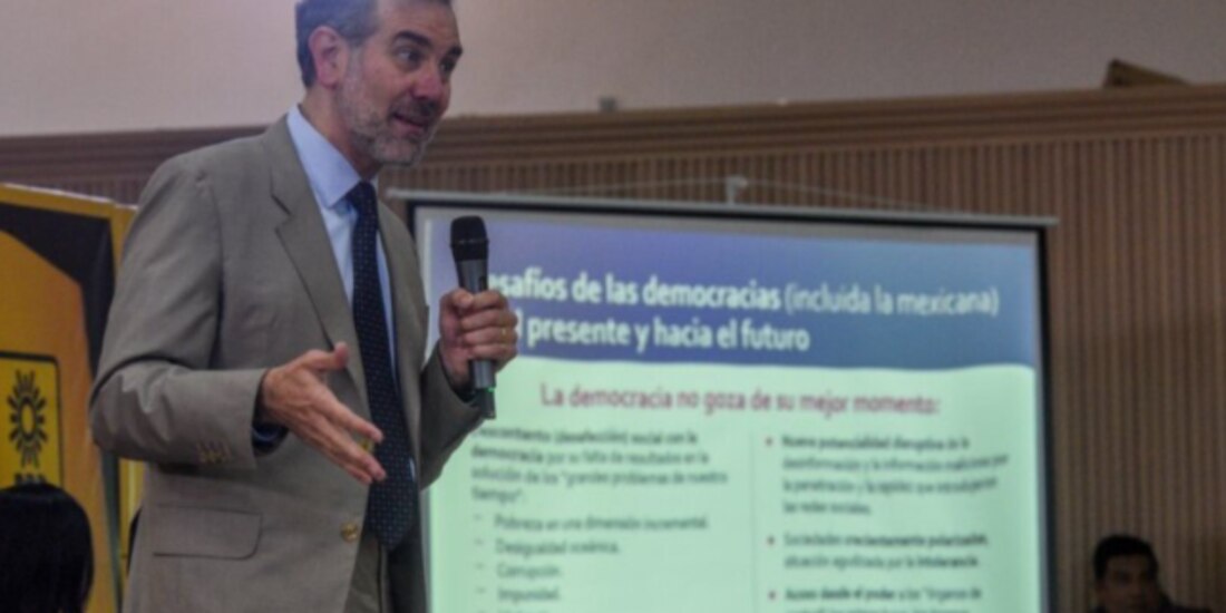 Lorenzo Córdova ofreció una conferencia magistral en el PRD del Edomex, el 30 de julio