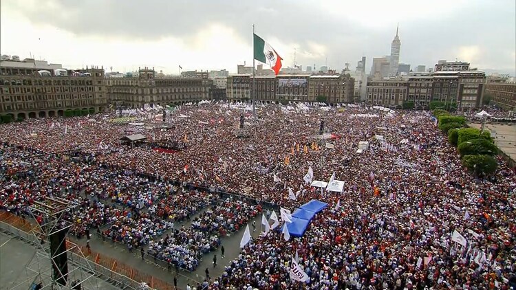 Marcha AMLO. Sigue el minuto a minuto de la concentración en el Zócalo capitalino
