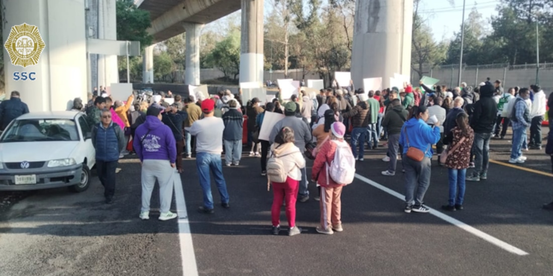 Bloqueo México-Cuernavaca provoca intenso tráfico en la zona