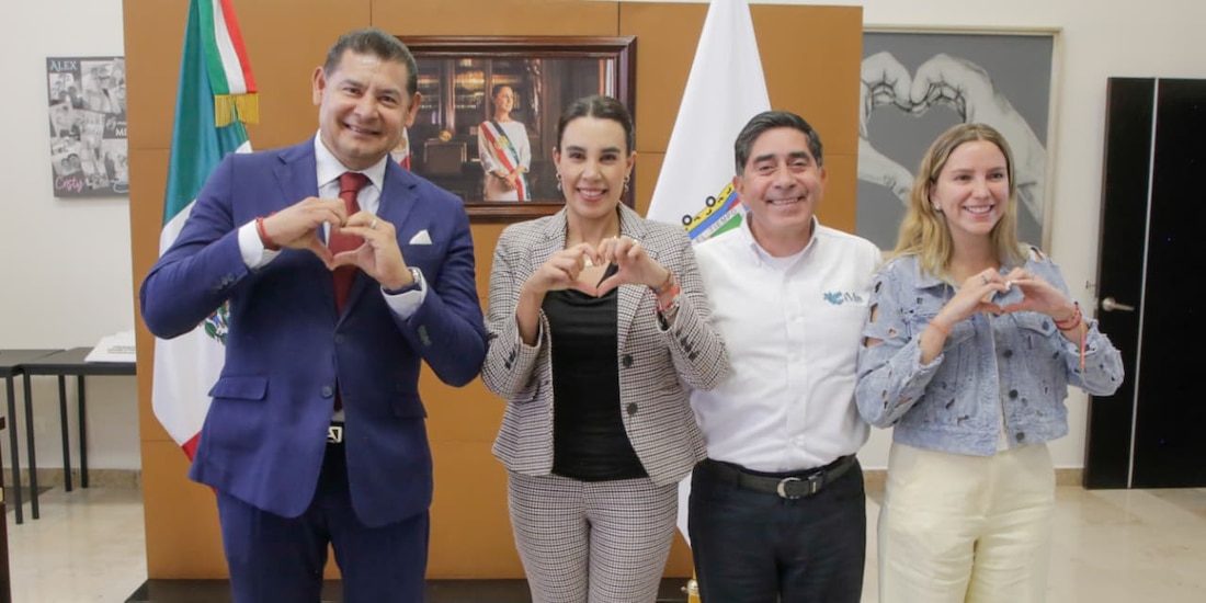 A la extrema izquierda de la imagen el gobernador Alejandro Armenta.