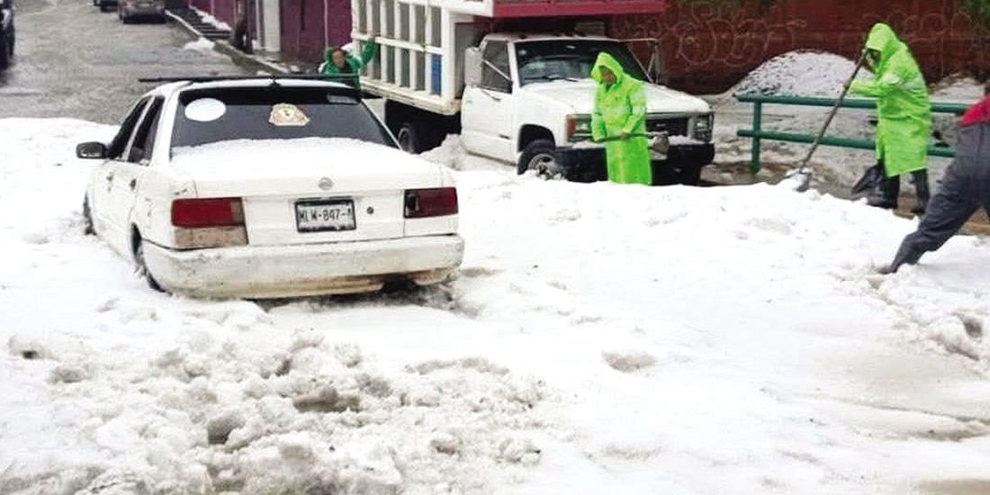 AMPLIAS CAPAS de granizo en Santa María Tulpetlac, Ecatepec, Estado de México.