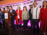 Integrantes de diversas organizaciones en defensa del INE, ayer, en conferencia de prensa.