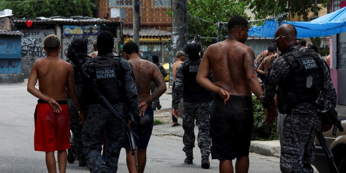 Redada policial deja 64 muertos en Río de Janeiro, Brasil.