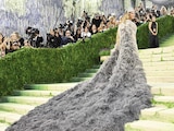 BEYONCÉ DESLUMBRÓ con este look de Rousteing.