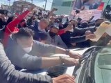AMLO es interceptado por manifestaciones en Tijuana