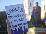 Así es como muchas mujeres rotulan sus carteles para la marcha del 8M.