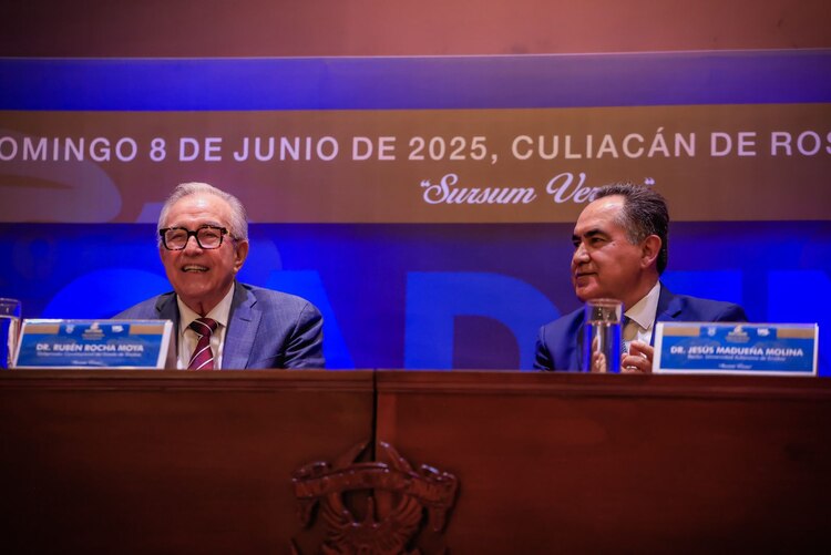 El gobernador Rubén Rocha Moya y el rector de la UAS, Madueña Molina.