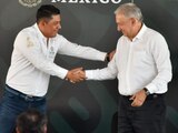 AMLO y Ricardo Gallardo garantizan servicios de salud a potosinos.