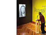 La muestra incluye una versión de Inteligencia Artificial con la que el público puede interactuar con el artista.
