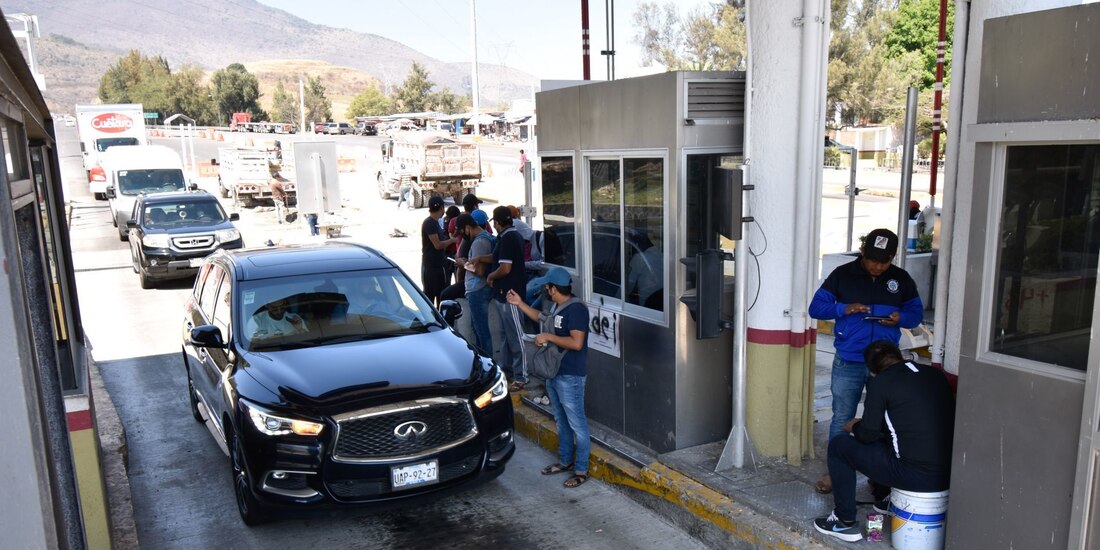El pasado 5 de febrero, los normalistas también tomaron las tres principales casetas de peaje de la Autopista del Sol México-Acapulco