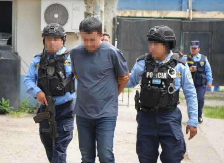 Mexicano en Honduras fue detenido tras un alertamiento de un banco al 911.