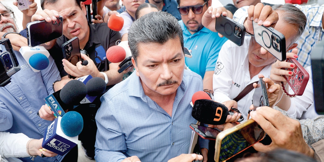 MARCO ANTONIO Almanza, al salir de la FGR en Culiacán el pasado 26 de mayo.