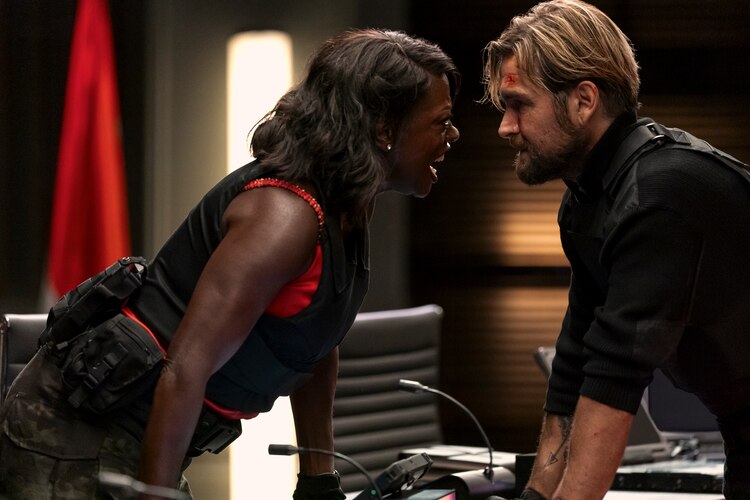 La dirigente de EU, Danielle Sutton, se enfrenta a Rutledge, líder de los terroristas.