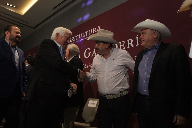 El secretario de Agricultura, Víctor Villalobos Arámbula, asistió a la celebración del Día Nacional de la Ganadería..