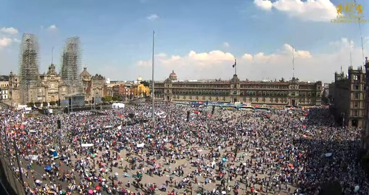 Así luce el Zócalo de la CDMX en la recta final de la marcha.