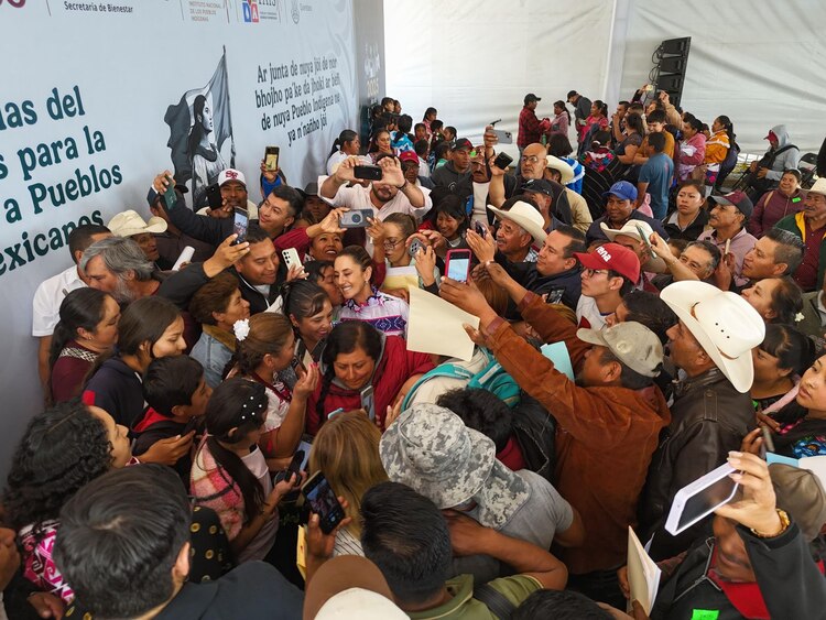 Presidenta resalta la importancia de los pueblos indígenas como cuarto nivel de gobierno.