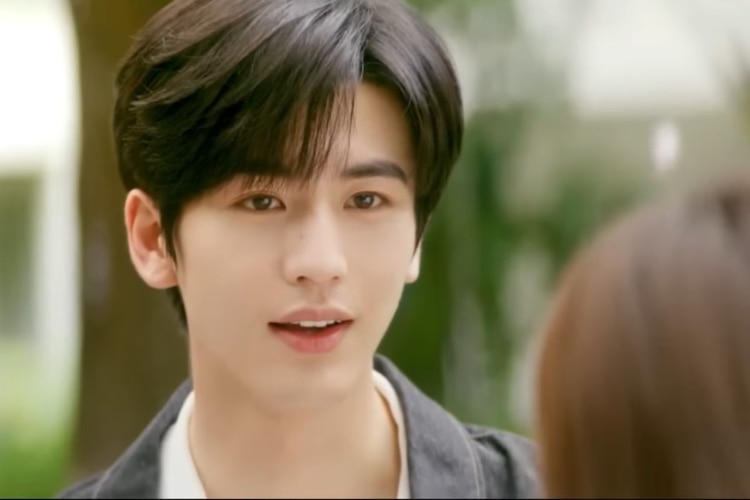 Zhang Linghe da vida a He Suye, dedidado a la medicina tradicional china.