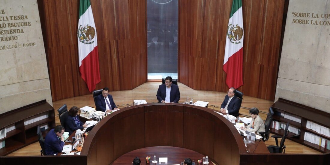 Los magistrados durante la sesión, ayer.