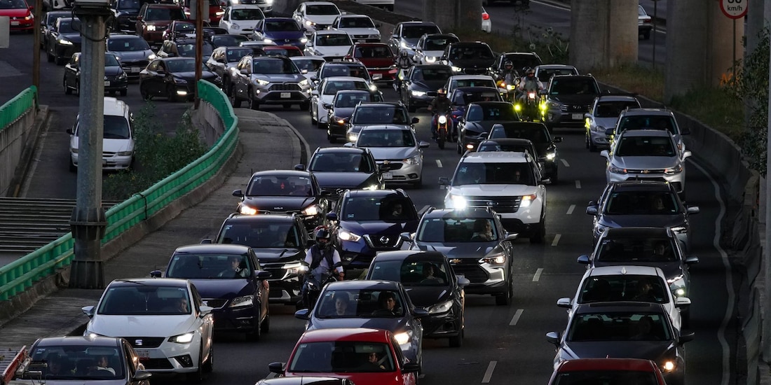Aspecto del tráfico en carreteras hacia y desde la CDMX.