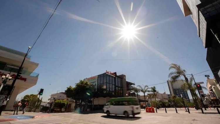 El SMN advirtió que la ola de calor continuará en gran parte del país pese al inicio de la temporada de huracanes en el Pacífico.
