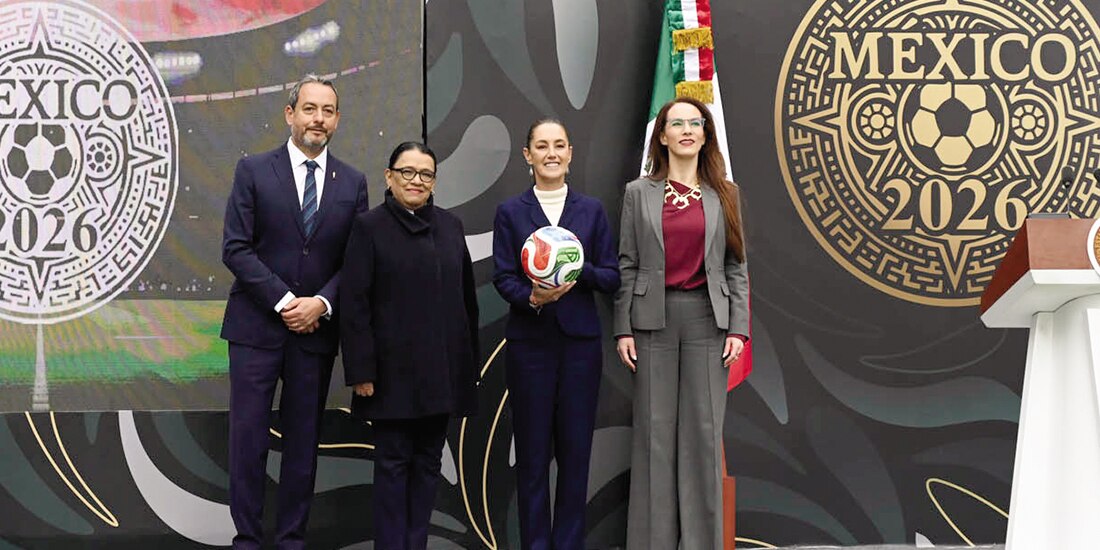 De izq. a der.: el director ejecutivo de la FIFA México, Jurgen Mainka Ruiz; la secretaria de Gobernación, Rosa Icela Rodríguez; la Presidenta Claudia Sheinbaum, y la coordinadora de los trabajos del Gobierno de México, Gabriela Cuevas Barrón, ayer.