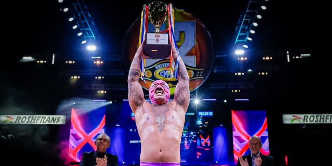 Villano III Jr. levantando la Copa Jr. 2026.