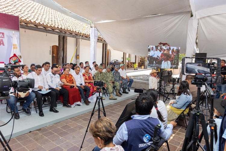 Autoridades estatales y federales reportaron el aseguramiento de armamento, vehículos y sustancias ilícitas en la región.