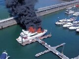 Incendio en un superyate, en el puerto de Torquay, en Inglaterra.