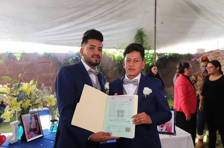 El matrimonio se celebró en la comunidad de San Pedro Atzompa.