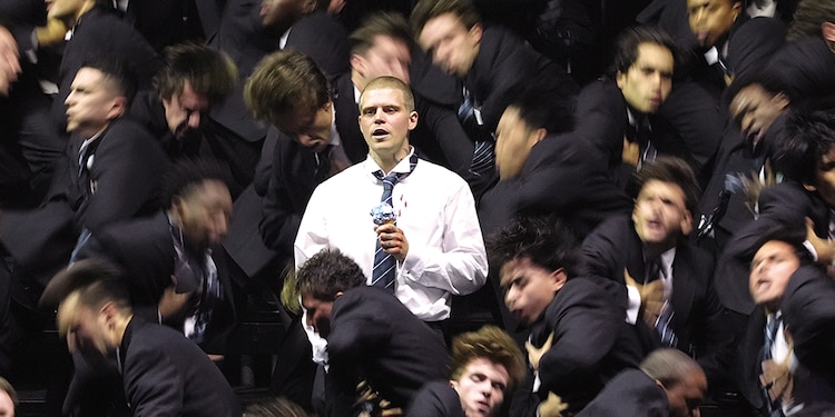 YUNG LEAN, al interpretar por primera vez en vivo el video de la canción “Storm II”.