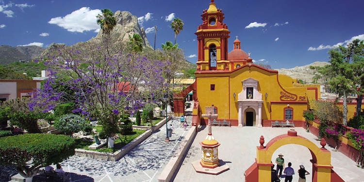 Pasea por el destino para también apreciar su pintoresca arquitectura.