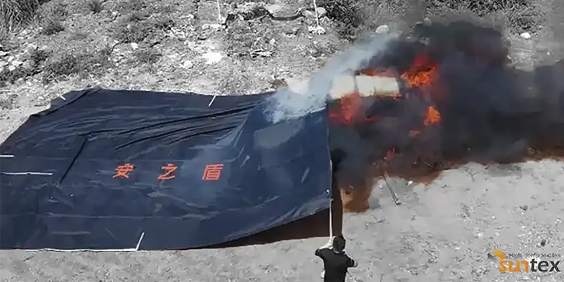 La manta se hizo viral en redes
sociales después de que un video mostrara sus capacidades al apagar un incendio