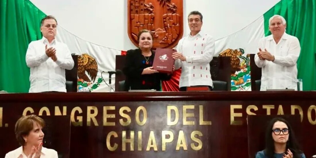 El gobernador de Chiapas, Rutilio escandón, este jueves en el Congreso local.