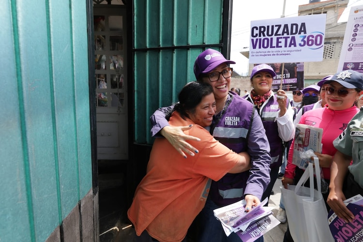 Autoridades de Ecatepec dialogan de manera directa con habitantes de la avenida Jesús Arriaga.