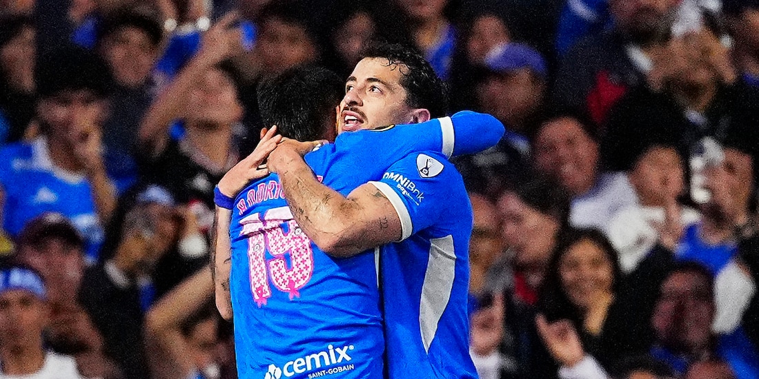 Cruz Azul goleó a Bravos en la cancha del Estadio Azteca.