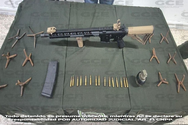 Al detenido le aseguraron armas largas y cartuchos útiles.