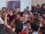 Con mariachi y porras: Así despide personal de la SRE a Marcelo Ebrard
