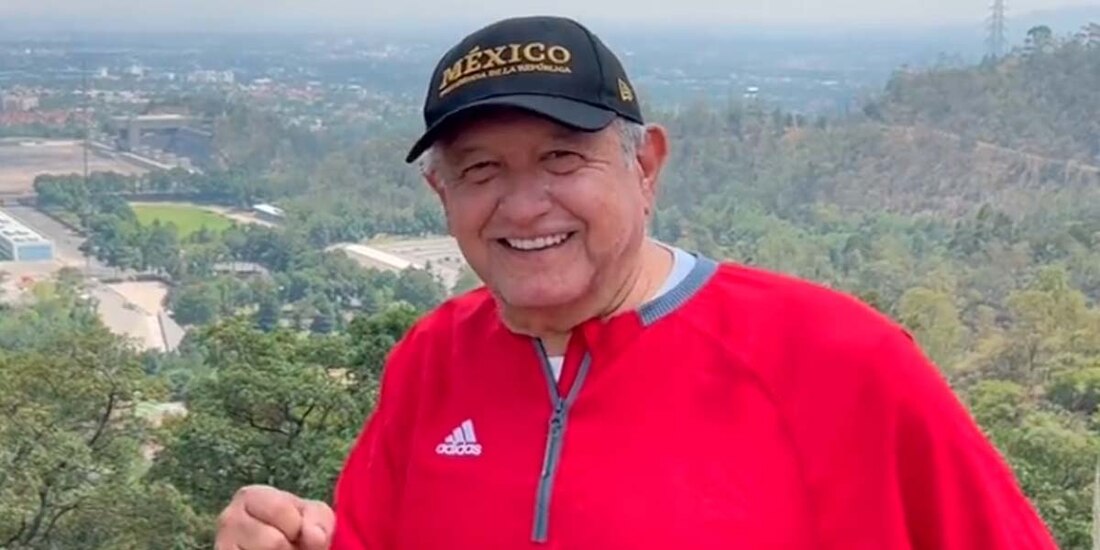 El Presidente Andrés Manuel López Obrador realizando ejercicio