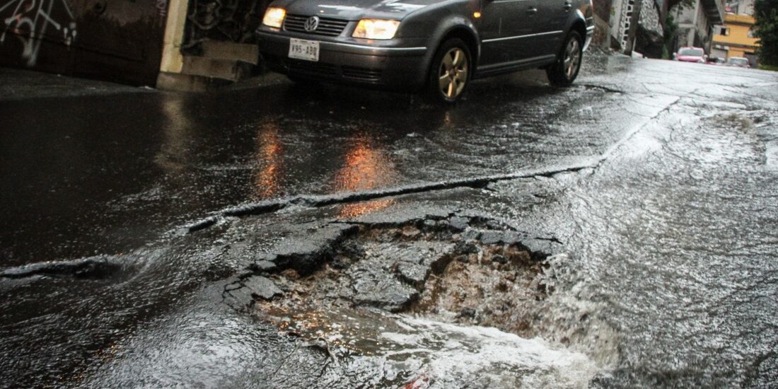 AMLO aseguró que el Programa de Baches será vigilado por ciudadanos para evitar desviaciones de recursos