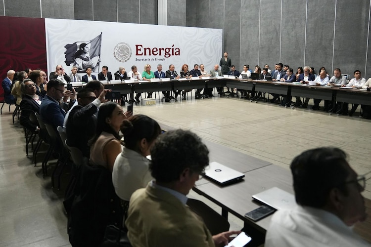 México avanza en la creación de infraestructura y esquemas de financiamiento para la implementación de vuelos verdes.