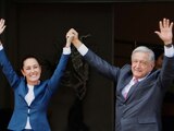 Claudia Sheinbaum y Andrés Manuel López Obrador, ayer, en Palacio Nacional.