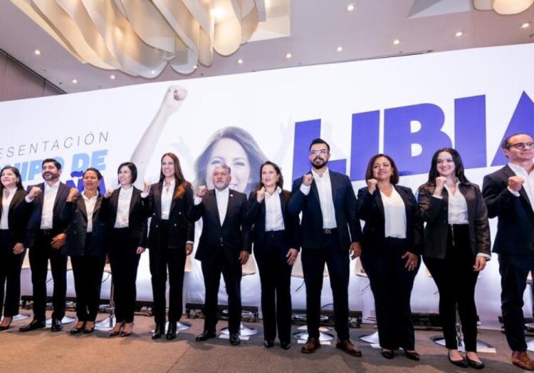 Libia Dennise García Muñoz Ledo presentó su Equipo de Campaña, conformado por ocho mujeres y cinco hombres.