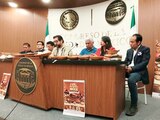Representantes de productores y el diputado Royfid Torres, ayer.