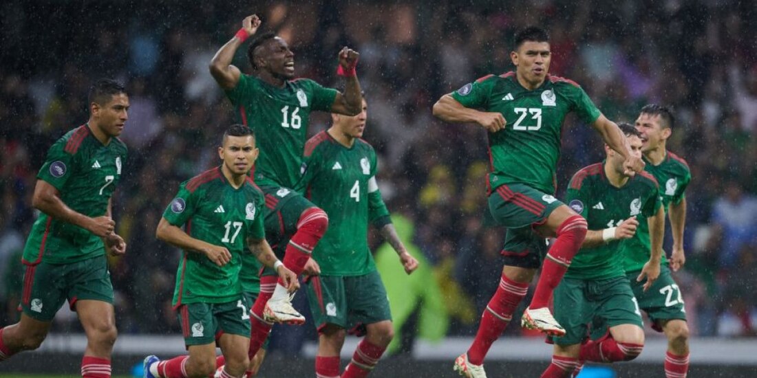Jugadores de la Selección Mexicana celebran su pase a la Copa América 2024 después de vencer a Honduras en los cuartos de final de la Liga de Naciones de la Concacaf.