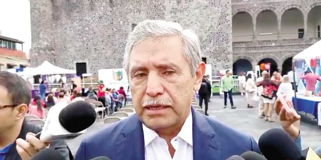 El alcalde de Cuernavaca, José Luis Urióstegui, en entrevista, ayer.